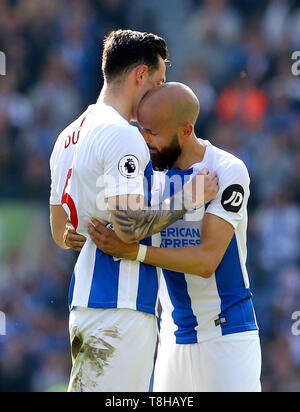 Brighton & Hove Albion Bruno Saltor (rechts) mit Shane Duffy (links) wird während der Premier League Match an der AMEX Stadion, Brighton ersetzt. Stockfoto