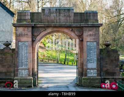 Aberfeldy war Memorial Stone Gate mit Liste der Toten, Perthshire, Schottland, Großbritannien Stockfoto
