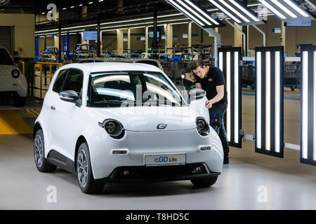 Aachen, Nordrhein-Westfalen, Deutschland - e.GO Mobile liefert die erste e.GO Life Elektroautos von der Aachener Montagewerk. e.GO Mitarbeiter Christi Stockfoto