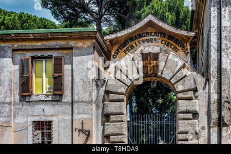 Der alte Eingang von Casale di San Pio V (Hl. Pio V Haus) in Rom, Italien Stockfoto