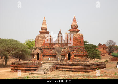 Stupa im alten Dorf Bagan, Mandalay, Myanmar, Asien Stockfoto