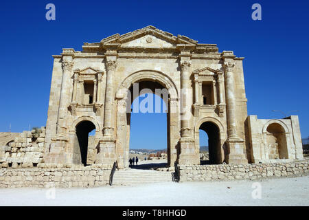 Der Bogen des Hadrian wurde gebaut, um den Besuch von Kaiser Hadrian zu Gerasa in 129/130 v. Chr. zu Ehren. Jerash, Jordanien, Dzseras, Gerasza Hadrianus, diadalive Stockfoto