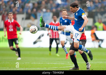 Leverkusen, Deutschland. 11. Mai, 2019. Benjamin STAMBOULI (GE, mi.), Single Action Ball im Sprung, mit Bein erweitert. Fussball 1. 1. Fussballbundesliga, 33. Spieltag, Bayer 04 Leverkusen (LEV) - FC Schalke 04 (GE), 1:1, am 11/05/2019 in Leverkusen/Deutschland. | Verwendung der weltweiten Kredit: dpa/Alamy leben Nachrichten Stockfoto