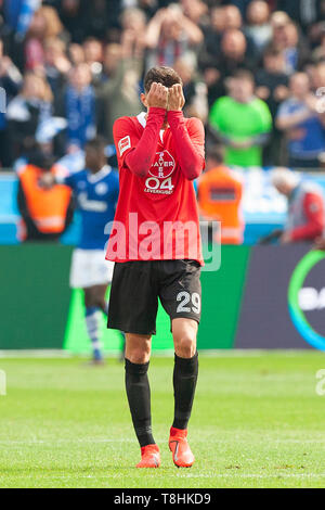 Leverkusen, Deutschland. 11. Mai, 2019. Kai HAVERTZ (LEV, mi.) bedeckt sein Gesicht. Sein Ziel zum 1:0 war nicht genug für einen Gewinn. Fussball 1. 1. Fussballbundesliga, 33. Spieltag, Bayer 04 Leverkusen (LEV) - FC Schalke 04 (GE), 1:1, am 11/05/2019 in Leverkusen/Deutschland. | Verwendung der weltweiten Kredit: dpa/Alamy leben Nachrichten Stockfoto