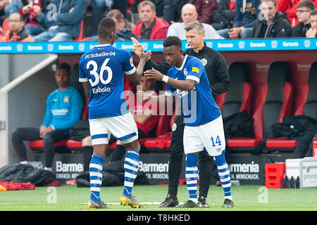 Leverkusen, Deutschland. 11. Mai, 2019. Rabbi MATONDO (GE, rechts) ist in für Breel EMBOLO (GE, links ersetzt). Fussball, Bundesliga, 33.Spieltag, Bayer 04 Leverkusen (LEV) - FC Schalke 04 (GE), 1:1, 11/11/2019 in Leverkusen/Deutschland. | Verwendung der weltweiten Kredit: dpa/Alamy leben Nachrichten Stockfoto