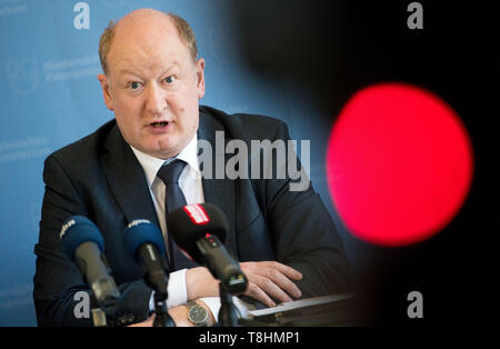 Hannover, Deutschland. 13. Mai, 2019. Reinhold Hilbers (CDU), Finanzminister von Niedersachsen, spricht auf eine Präsentation der regionalisierten Ergebnisse der steuerlichen Schätzung für Niedersachsen. Credit: Julian Stratenschulte/dpa/Alamy leben Nachrichten Stockfoto