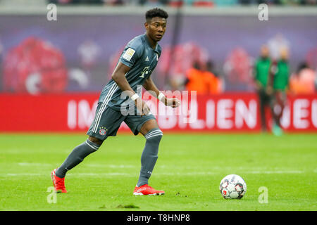 Leipzig, Deutschland. 11. Mai, 2019. Fussball: 1. Fussballbundesliga, 33. Spieltag, RB Leipzig - FC Bayern München in der Red Bull Arena Leipzig. David Alaba, Spieler des FC Bayern München, auf den Ball. Kredite: Jan Woitas/dpa-Zentralbild/dpa - Verwenden Sie nur nach vertraglicher Vereinbarung/dpa/Alamy leben Nachrichten Stockfoto