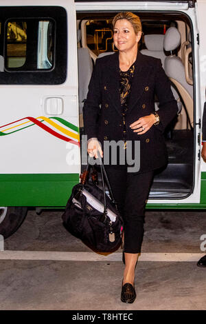 Addis Abeba, Äthiopien. 13. Mai, 2019. Queen Maxima der Niederlande kommt auf dem Flughafen von Addis Abeba zu Beginn ihres Besuchs in Äthiopien als Kinderhilfswerk der Vereinten Nationen Generalsekretär spezieller Fürsprecher für inklusive Finanzierung für Entwicklung in Äthiopien, 12. Mai 2019. Quelle: Patrick Van Katwijk |/dpa/Alamy leben Nachrichten Stockfoto