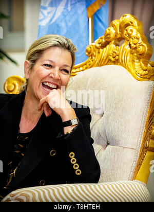 Addis Abeba, Äthiopien. 13. Mai, 2019. Queen Maxima der Niederlande kommt auf dem Flughafen von Addis Abeba zu Beginn ihres Besuchs in Äthiopien als Kinderhilfswerk der Vereinten Nationen Generalsekretär spezieller Fürsprecher für inklusive Finanzierung für Entwicklung in Äthiopien, 12. Mai 2019. Quelle: Patrick Van Katwijk |/dpa/Alamy leben Nachrichten Stockfoto