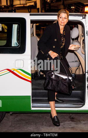 Addis Abeba, Äthiopien. 13. Mai, 2019. Queen Maxima der Niederlande kommt auf dem Flughafen von Addis Abeba zu Beginn ihres Besuchs in Äthiopien als Kinderhilfswerk der Vereinten Nationen Generalsekretär spezieller Fürsprecher für inklusive Finanzierung für Entwicklung in Äthiopien, 12. Mai 2019. Quelle: Patrick Van Katwijk |/dpa/Alamy leben Nachrichten Stockfoto