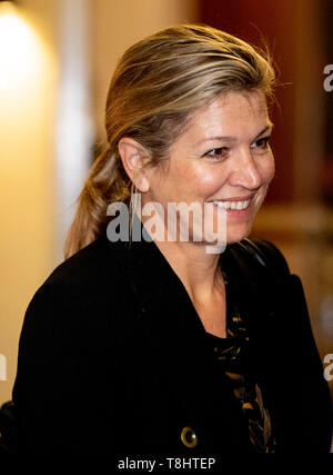 Addis Abeba, Äthiopien. 13. Mai, 2019. Queen Maxima der Niederlande kommt auf dem Flughafen von Addis Abeba zu Beginn ihres Besuchs in Äthiopien als Kinderhilfswerk der Vereinten Nationen Generalsekretär spezieller Fürsprecher für inklusive Finanzierung für Entwicklung in Äthiopien, 12. Mai 2019. Quelle: Patrick Van Katwijk |/dpa/Alamy leben Nachrichten Stockfoto