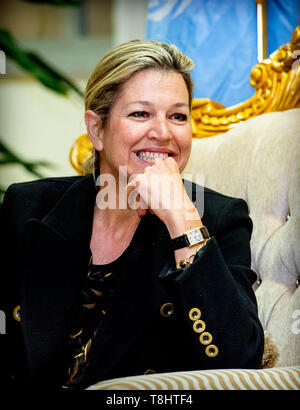 Addis Abeba, Äthiopien. 13. Mai, 2019. Queen Maxima der Niederlande kommt auf dem Flughafen von Addis Abeba zu Beginn ihres Besuchs in Äthiopien als Kinderhilfswerk der Vereinten Nationen Generalsekretär spezieller Fürsprecher für inklusive Finanzierung für Entwicklung in Äthiopien, 12. Mai 2019. Quelle: Patrick Van Katwijk |/dpa/Alamy leben Nachrichten Stockfoto