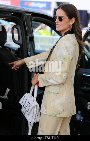 Cannes, Frankreich - 13. Mai, 2019: Brasilianische supermodel Izabel Goulart besucht die offizielle Jury Abendessen von der 72nd Cannes Film Festival am Martinez Hotel (Credit: Mickael Chavet/Projekt Daybreak/Alamy Live-Nachrichten) Stockfoto