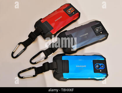Mit dem vorgeschriebenen Drehmoment G04 der Kyocera angezeigt während der Pressekonferenz für neue mobile Geräte der Au 2019 Sommer in The Prince Park Tower Tokyo, Japan, am 13. Mai 2019. Quelle: LBA/Alamy leben Nachrichten Stockfoto