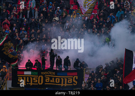 Bologna, Italien. 13. Mai, 2019. Unterstützer (Bologna) während Erie der Italienischen eine "Übereinstimmung zwischen Bologna 4-1 Parma an Renato Dall Ara Stadion am 13. Mai 2019 in Bologna, Italien. Quelle: Lba Co.Ltd./Alamy leben Nachrichten Stockfoto