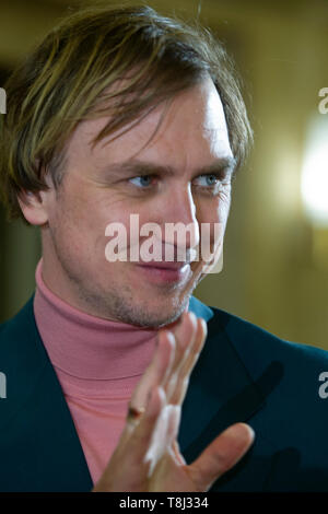 Lars Eidinger, Schauspieler, Portrait, Portrait, Portrait, 7/8-Einzelbild, einzigen Motiv, auf dem roten Teppich Red Carpet Show, Film Premiere ALLE MEINE LIEBEN in der Lichtburg in Essen, 09.05.2019. | Verwendung weltweit Stockfoto