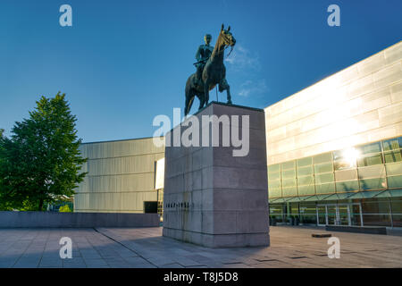 Helsinki, Finnland - 25/06/2018: Die Statue von Carl Gustaf Emil Mannerheim ein Pferd Reiten in Helsinki Downtown Stockfoto