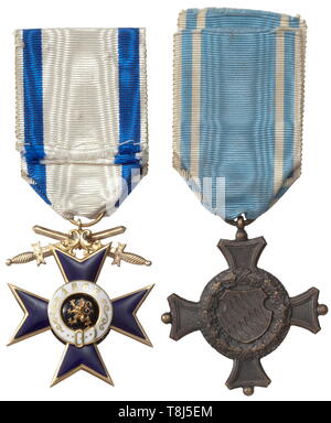 Eine militärische Merit Order - Ritter Kreuz 2.Klasse mit Schwertern 1870/71 Knight's Cross in Gold von Eduard Quellhorst in München im typischen Problem für den Deutsch-Französischen Krieg. Die Schwerter sind auf beiden Seiten angeschlagen und die Spange gelötet. Die suspension Ring mit dem Stempel "EQ 75' für den Hersteller und für die Feinheit wie 18 Karat Gold. Die Aufträge der Ritter der 2. Klasse, die nur bis 1905 existierte, war zunächst ohne die Schwerter als "Krieg Dekoration' 1870/71 ausgezeichnet. Nach der Einführung der Schwerter im Jahre 1891, wurden diese purc, Additional-Rights - Clearance-Info - Not-Available Stockfoto