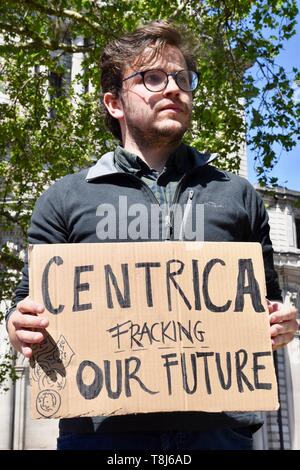 Aussterben Rebellion Kraftstoff Armut Aktion protestieren. Centrica investieren eine Menge Geld in Cuadrilla, die ein aktives fracking Betrieb in Großbritannien. Centrica AGM, QEII Conference Center, Westminster, London Stockfoto