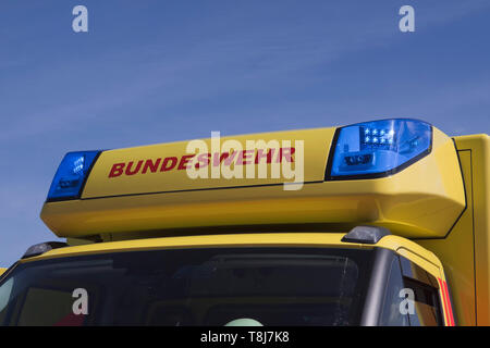 Krankenwagen der Bundeswehr in Berlin. Stockfoto