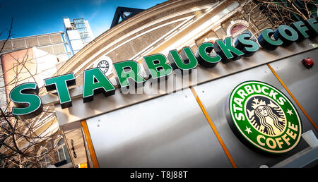 Starbucks Coffee Shop anmelden, Starbucks ist das größte Kaffeehaus der Welt in Washington, gegründet 1971. Stockfoto