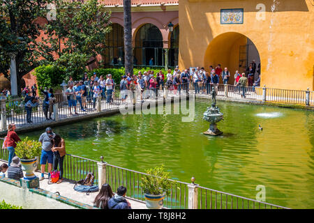 Sevilla, Spanien - 8. Mai 2019 Real Alcazar in Sevilla Palace Gardens. Stockfoto