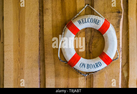 Leben Boje mit dem Text Willkommen an Bord, nautische und Reisen Hintergrund Stockfoto