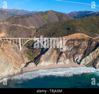 Bixby Bridge und Pacific Coast Highway in Big Sur, Kalifornien, USA Stockfoto