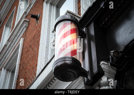 Ein Friseur- pol-Zeichen durch Friseure verwendet Stockfoto