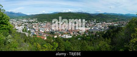 Frankreich, Hautes Alpes, Gap, Panoramablick auf die Stadt vom Berg Puymaure Stockfoto