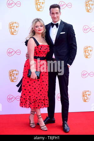 Emily Atack und Rob Jowers Teilnahme an der Virgin Media BAFTA TV Award, in der Royal Festival Hall in London statt. Stockfoto