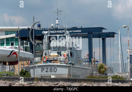 Gosport, Hampshire, England, UK. Mai 2019. HMS Dasher auf trockenem Land bemühen Quay boatyard für Service. Stockfoto