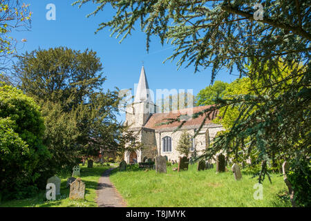 Das malerische St Nicholas' Church Pluckley Kent, Großbritannien, wo Szenen für die beliebte TV-Serie "The Darling Buds von Mai 'gefilmt wurden Stockfoto
