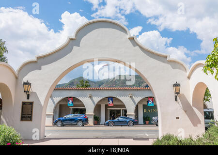 Die Mission Style Architektur der Eingang zum Park Libbey, Ojai, Kalifornien. Stockfoto