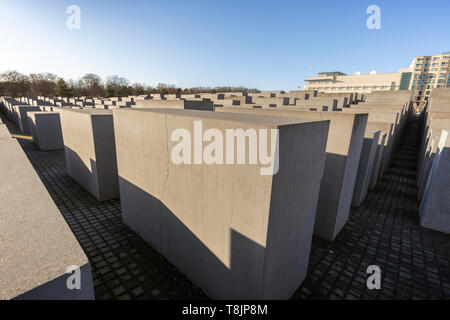 Hunderte von betonplatten oder Stelen am Denkmal für die ermordeten Juden Europas, auch Holocaust-Mahnmal in Berlin bekannt. Stockfoto