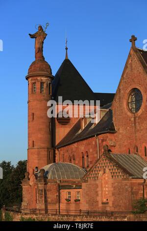 Frankreich, Bas Rhin, Ottrott, Mont Saint Odile, Mont Sainte Odile ist ein Vogesen, bei 764 Meter über dem Meeresspiegel gipfelten, Es wird von der Hohenburg Abbey, ein Kloster mit Blick auf die Ebene des Elsass überwunden Stockfoto