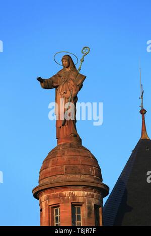 Frankreich, Bas Rhin, Ottrott, Mont Saint Odile, Mont Sainte Odile ist ein Vogesen, bei 764 Meter über dem Meeresspiegel gipfelten, Es wird von der Hohenburg Abbey, ein Kloster mit Blick auf die Ebene des Elsass überwunden Stockfoto