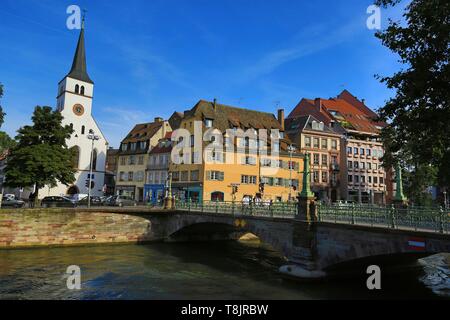 Frankreich, Bas Rhin, Straßburg, Saint Guillaume Evangelische Gemeinde und St-Guillaume Brücke über die Ill Stockfoto