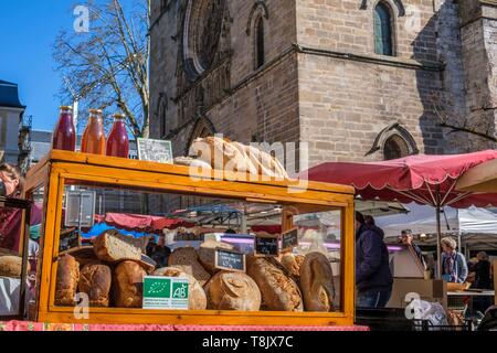 Frankreich, Lot, Cahors, markttag am Fuße der Kathedrale Saint Etienne Stockfoto