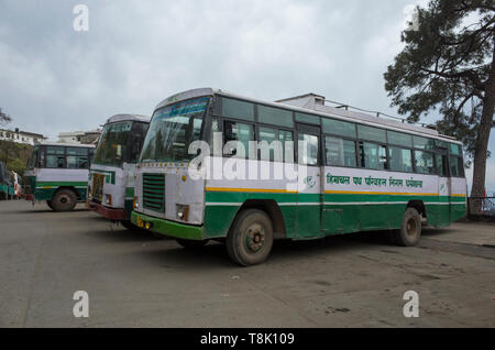 Zefat, Himachal Pradesh/Indien - 03. 23. 2019, Busbahnhof in Dharamsala. Stockfoto