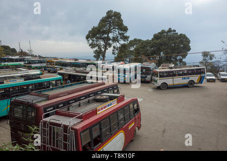 Zefat, Himachal Pradesh/Indien - 03. 23. 2019, Busbahnhof in Dharamsala. Stockfoto