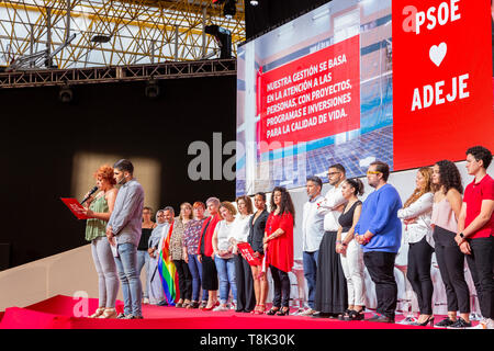 Adeje, Teneriffa, Kanarische Inseln. 12. Mai 2019 Die lokale PSOE Sozialistische Partei präsentiert ihre Kandidaten für die Kommunalwahlen im Sport Pavillion, Pabellón de Las Torres. Die Wahlen werden am 26. Mai in Spanien stattfinden. Stockfoto