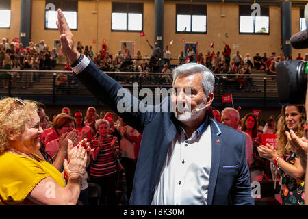 Adeje, Teneriffa, Kanarische Inseln. 12. Mai 2019 Jose Miguel Fraga, Bürgermeister, an der lokalen PSOE Sozialistische Partei präsentiert ihre Kandidaten für die Kommunalwahlen im Sport Pavillion, Pabellón de Las Torres. Die Wahlen werden am 26. Mai in Spanien stattfinden. Stockfoto