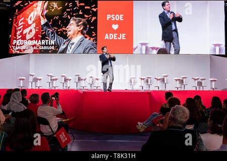 Adeje, Teneriffa, Kanarische Inseln. 12. Mai 2019 Pedro Martin, Kandidat für die Präsidentschaft, an der lokalen PSOE Sozialistische Partei präsentiert ihre Kandidaten für die Kommunalwahlen im Sport Pavillion, Pabellón de Las Torres. Die Wahlen werden am 26. Mai in Spanien stattfinden. Stockfoto