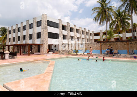 Mexiko Hotel - das Hotel Tucan Siho Playa und Pool, an der Küste von Campeche, Golf von Mexiko, Yucatan, Mexiko Lateinamerika Stockfoto