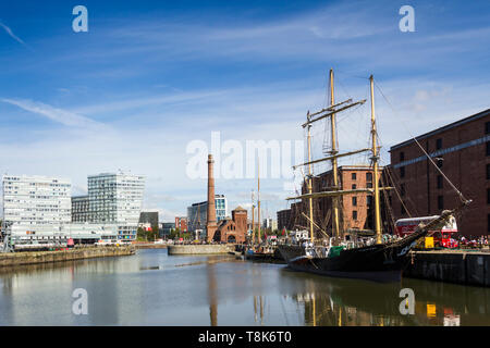 Pelikan der Londoner Main Mast Barkentine Tall Ship in der Canning Dock außerhalb des Maritime Museum in Liverpool Albert Docks vertäut. Stockfoto