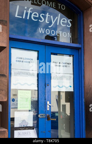 Eingang Woolton Bäder, Steinbruch Street South, Woolton Liverpool. Die späten viktorianischen Schwimmbäder wurde 1893 gebaut und im Jahr 2010 geschlossen. Stockfoto