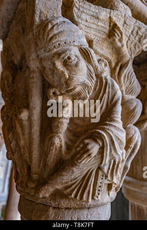 Romanische Kapital in Klöster Kirche St. Trophime Kathedrale in Arles. Provence, Frankreich Stockfoto