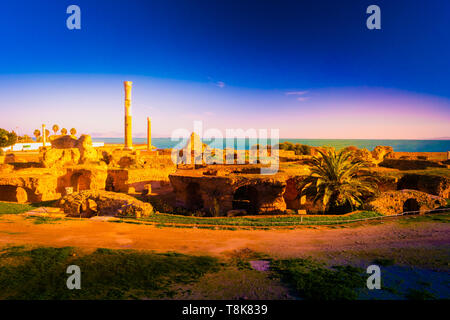 Sonnenuntergang in Karthago. Thermen des Antonius in Karthago, in der Nähe von Tunis, Tunesien Stockfoto