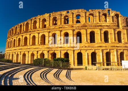 Das römische Amphitheater von thysdrus in El Djem oder El-Jem, einer Stadt in der Provinz von Mahdia Tunesien. Eine der Hauptattraktionen in Tunesien und im Norden ein Stockfoto